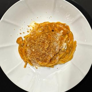 Tonnarelli peperone arrosto, alici e pane bruciato
