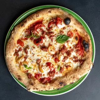 Salsiccia, pomodorini e bufala