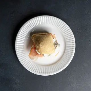 montanara prosciutto crudo e bufala