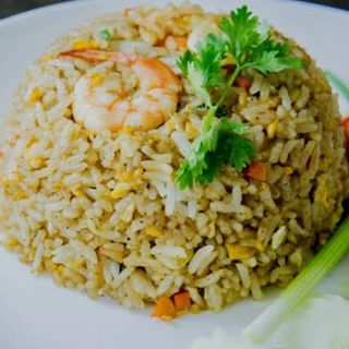 Riso salato con gamberi e verdure