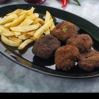 Piatto falafel e patate