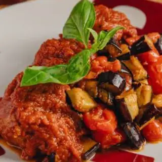 Porzione con 2 Polpette al ragù e melanzane + pane