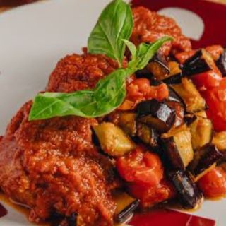 Porzione con 2 Polpette al ragù e melanzane + pane