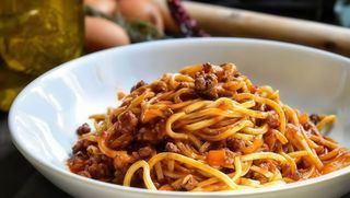Spaghetti chitarra al ragù di tre carni