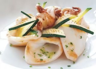 Calamaro alla griglia con verdure grigliate