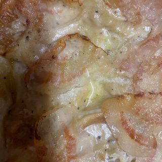 Pinsa cacio e pepe con guanciale 