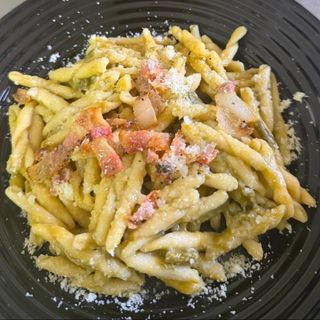 Pasta fresca agli asparagi con guanciale