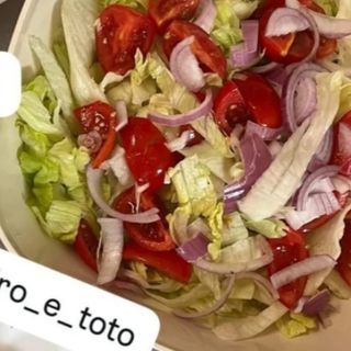 Insalata con pomodori e cipolle di tropea 