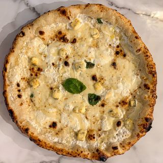 Quattro Formaggi + bevanda