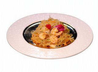 Spaghetti di riso con gamberi