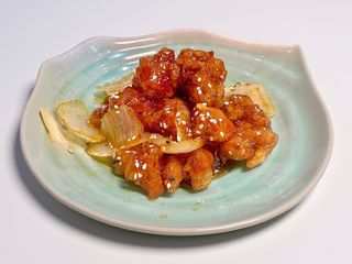 Pollo saltato con salsa agropicante