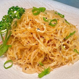 Spaghetti soia saltati con uova e sesamo