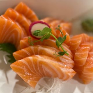 sashimi salmone