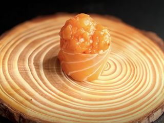 Gunkan spicy salmone