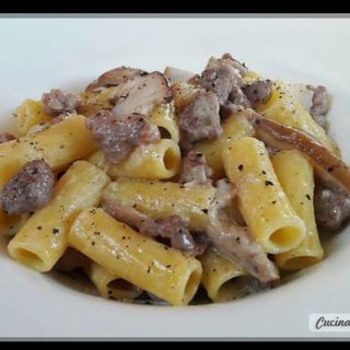 Rigatoni salsiccia e funghi
