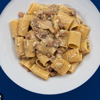 MezzeManiche funghi porcini e salsiccia