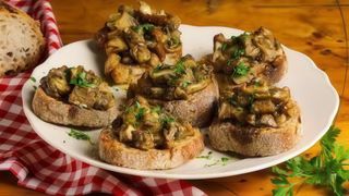 Crostoni ai funghi