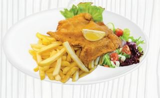 Cotoletta alla milanese con patate e insalata