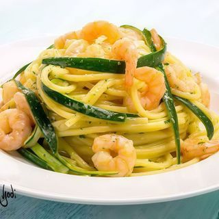 Spaghetti zucchine e gamberi