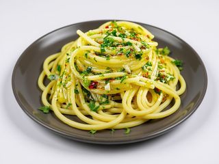 Spaghetti aglio olio e peperoncino