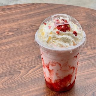 Frappuccino fragola con panna