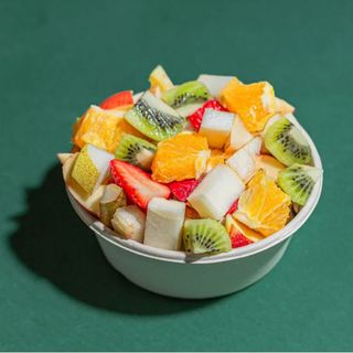 Macedonia con frutta fresca di stagione