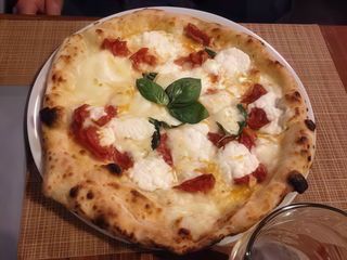 Pizza Lucariello
