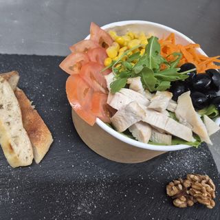 Insalatona con hamburger 