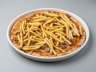 Pizza kebab con patatine fritte