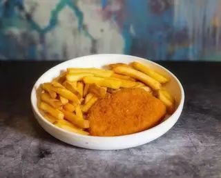 Cotoletta di pollo con patatine fritte