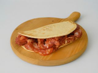 Piadina salame e formaggio