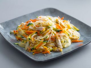 Noodles di riso con carne