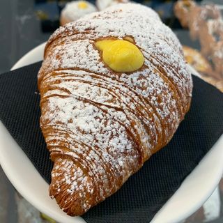Brioche crema 
