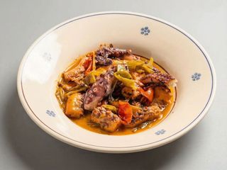 Polpo, peperoni e pomodoro