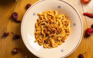 Caserecce al Pesto di Erbe con Pesce Spada e Melanzane Fritte