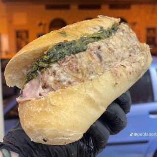 La stracciata con salsiccia