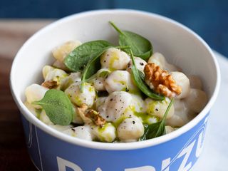 Gnocchetto con crema al Gorgonzola DOP, spinacino, noci, olio all'erba cipollina