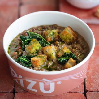 Zuppa di lenticchie di Norcia, crostini e olio all’erba cipollina