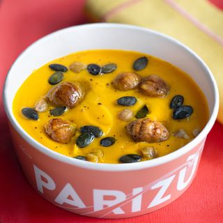 Crema di zucca, semi di zucca, castagne e olio al rosmarino