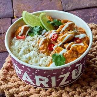 Pollo al curry + riso, yogurt, lime, coriandolo