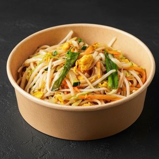 Udon saltati con verdure e uova