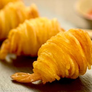 Gamberi in fili di patate