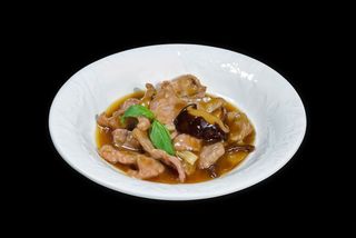 287. Manzo con bambù e funghi