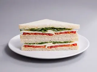 Tramezzino pomodoro e mozzarella
