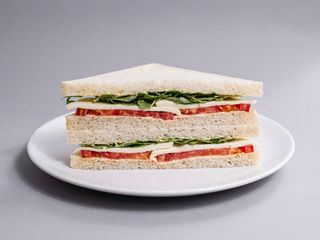 Tramezzino pomodoro e mozzarella