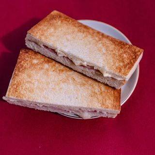 Toast prosciutto cotto e formaggio
