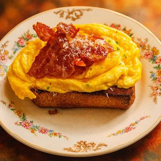 Scrambled eggs & bacon