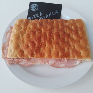 Pizza bianca con mortadella 