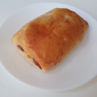 Fagottino con wurstel e formaggio 