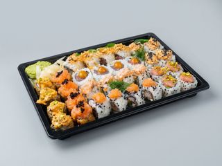 Box 32 pz Solo Uramaki Classico Bevanda omaggio